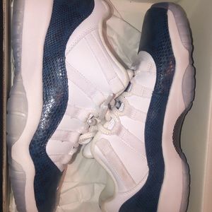 Jordan 11s Gs retro low size 6 can fit 7-7.5